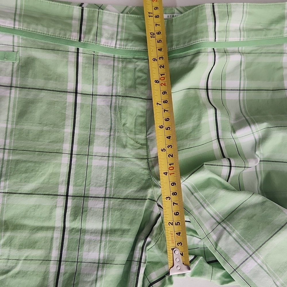 IZOD Shorts Womens Size1 10 XFG Stretch Plaid Green Plaid - Picture 7 of 8
